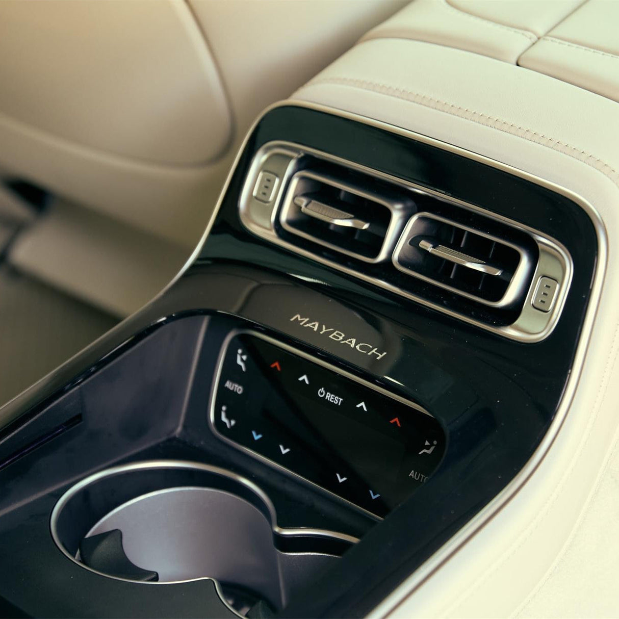 迈巴赫s580e 黑色