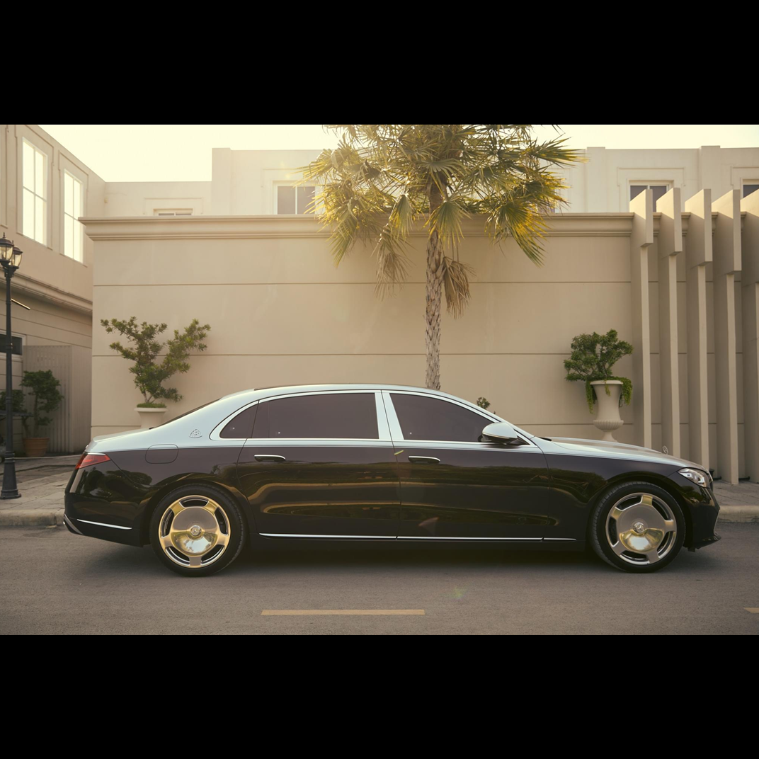 迈巴赫s580e 黑色