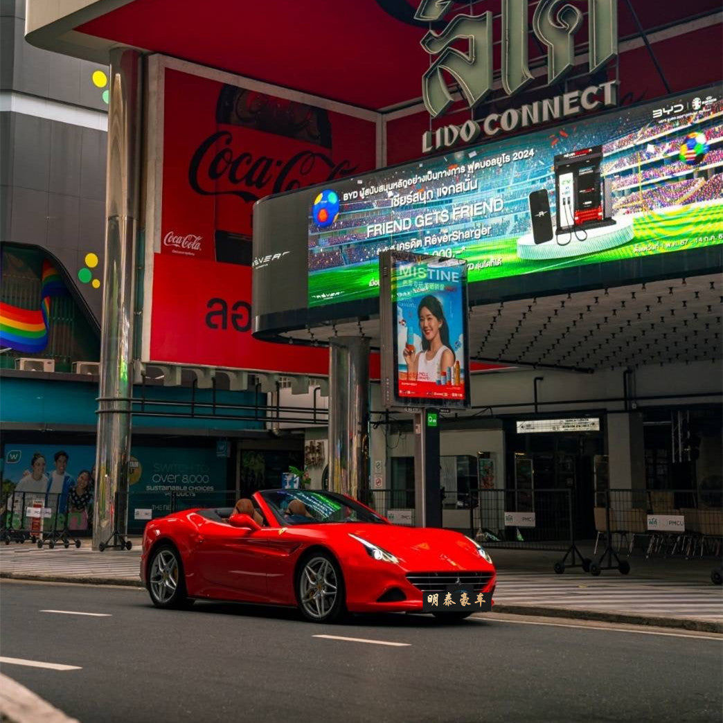 法拉利Californla T 红色